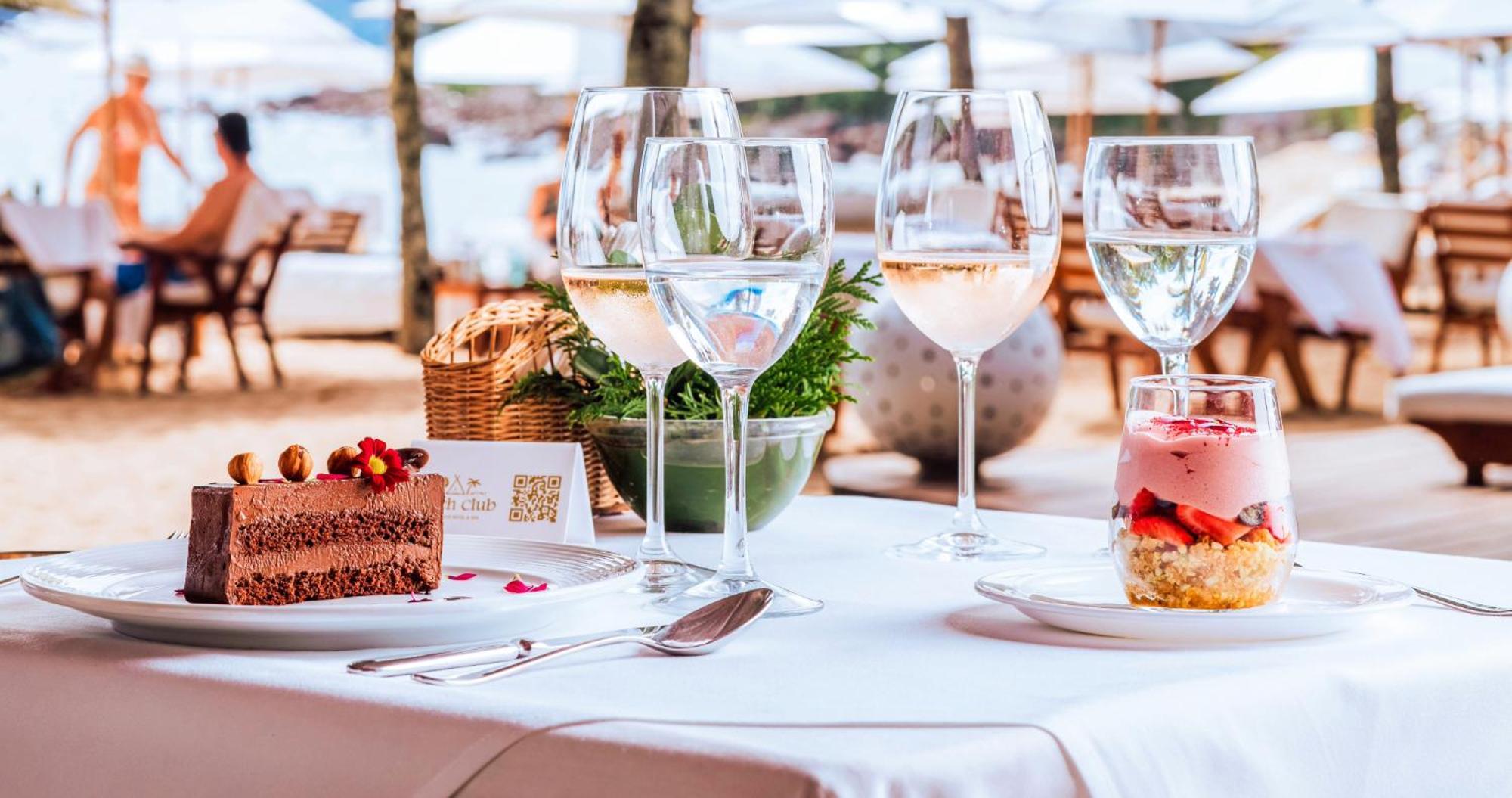 Dpny Beach Hotel & Spa Ilhabela Dış mekan fotoğraf A typical wine and dessert pairing