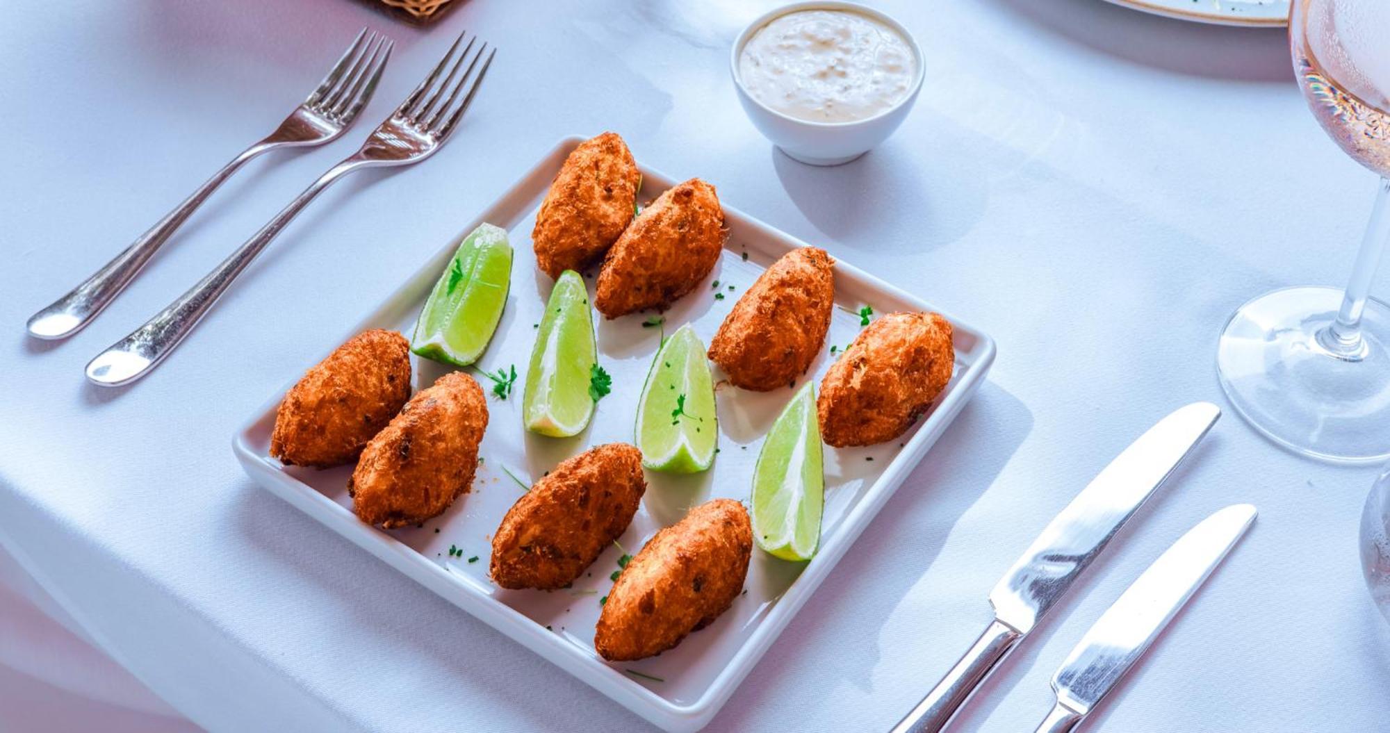 Dpny Beach Hotel & Spa Ilhabela Dış mekan fotoğraf Crab cakes