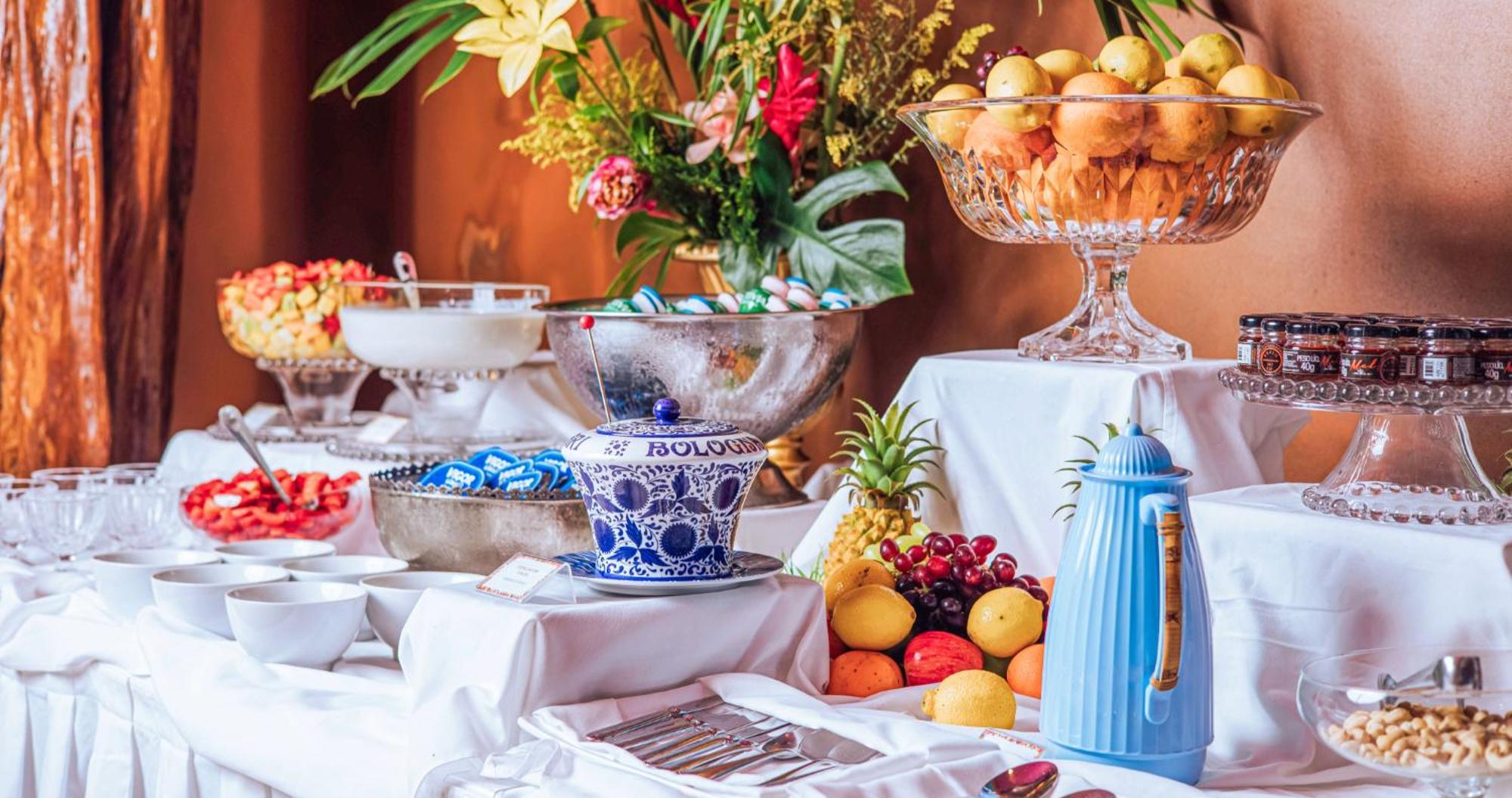 Dpny Beach Hotel & Spa Ilhabela Dış mekan fotoğraf A buffet table